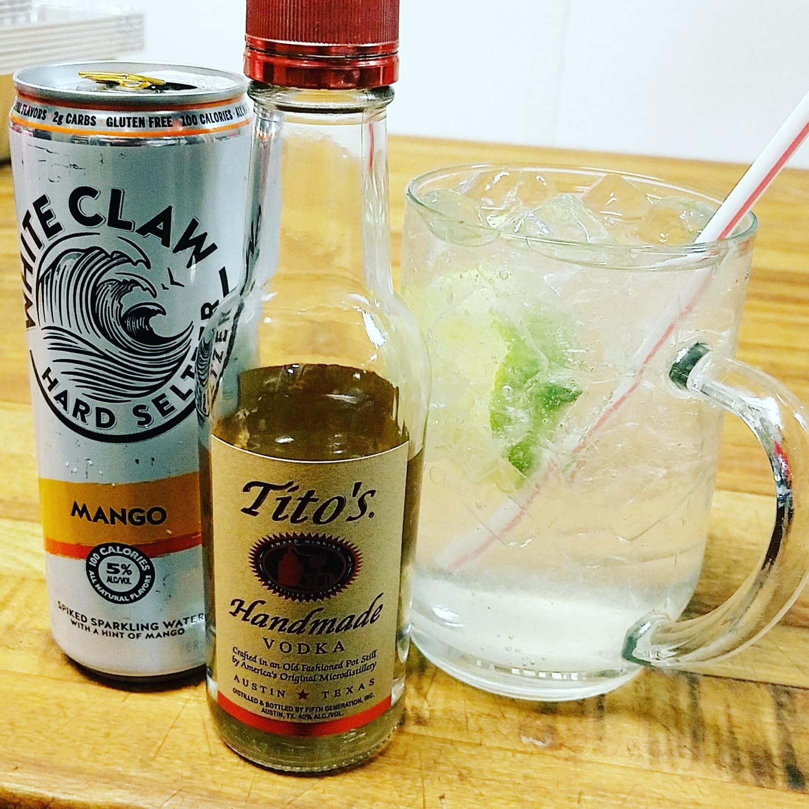 vodka spritzer titos vodka whiteclaw mango lime 3 carbs ketodrunk